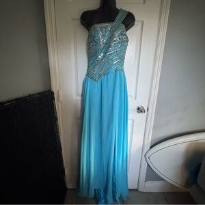 Terani Couture Aqua beaded formal Dress with Silver Details - size 4